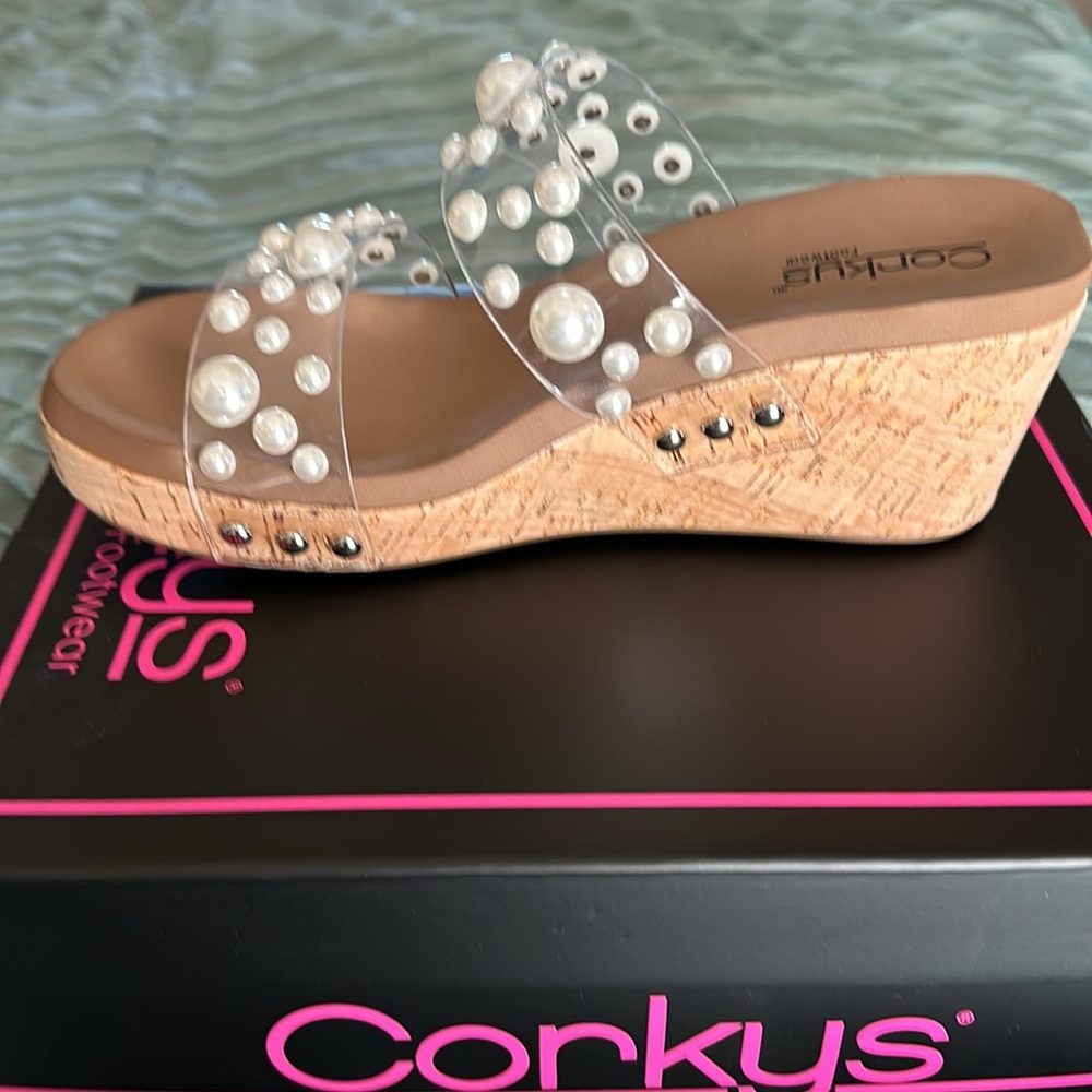 Corkys wedge sandal, slide on in pearl.